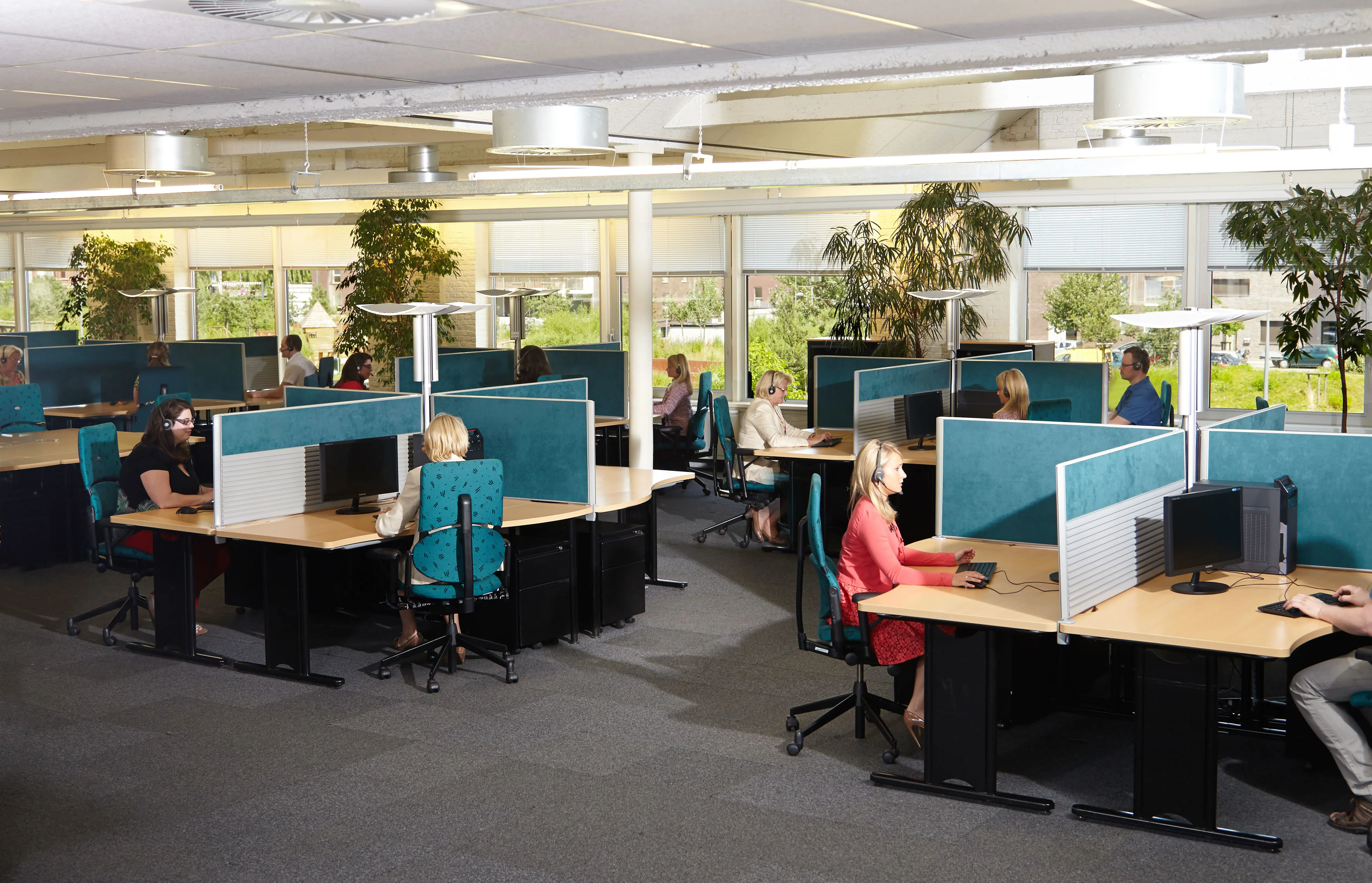 people working in a callcenter