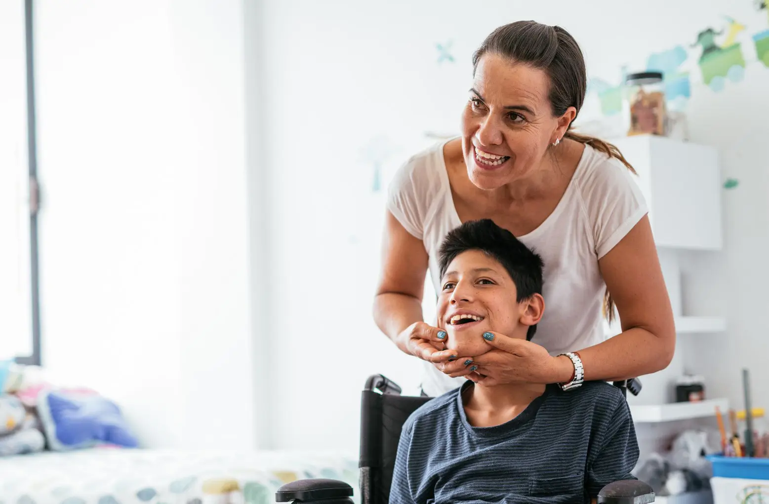 Mama met jongen beperking